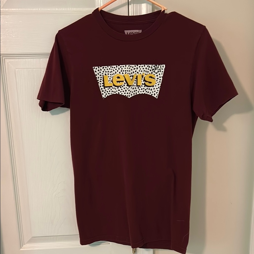 Levi's Maroon Graphic T-Shirt